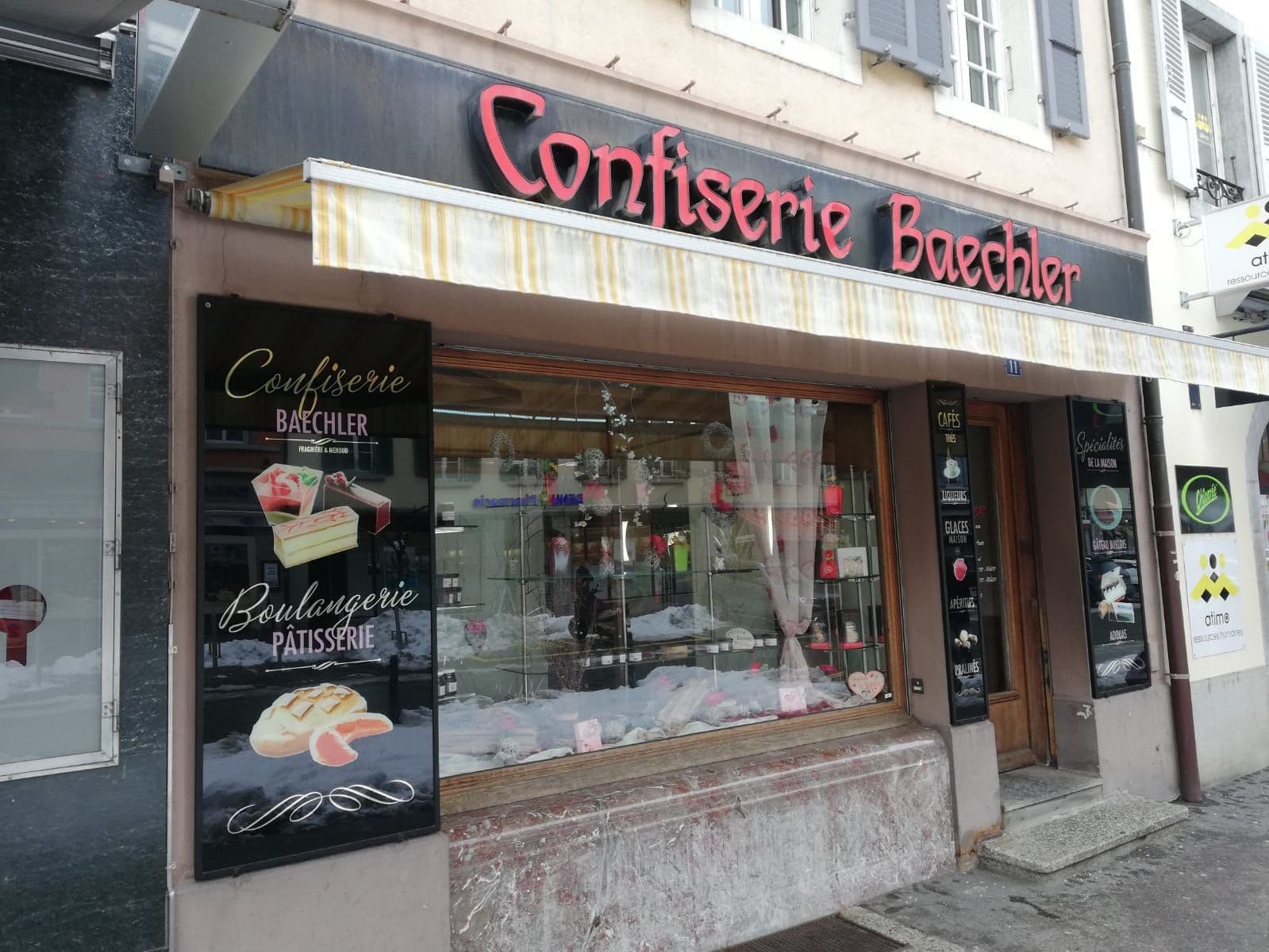 La devanture de la Confiserie Baechler, Grand-Rue 11 à Bulle